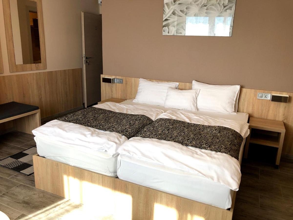 Katalin Motel & Etterem Berettyóújfalu Buitenkant foto