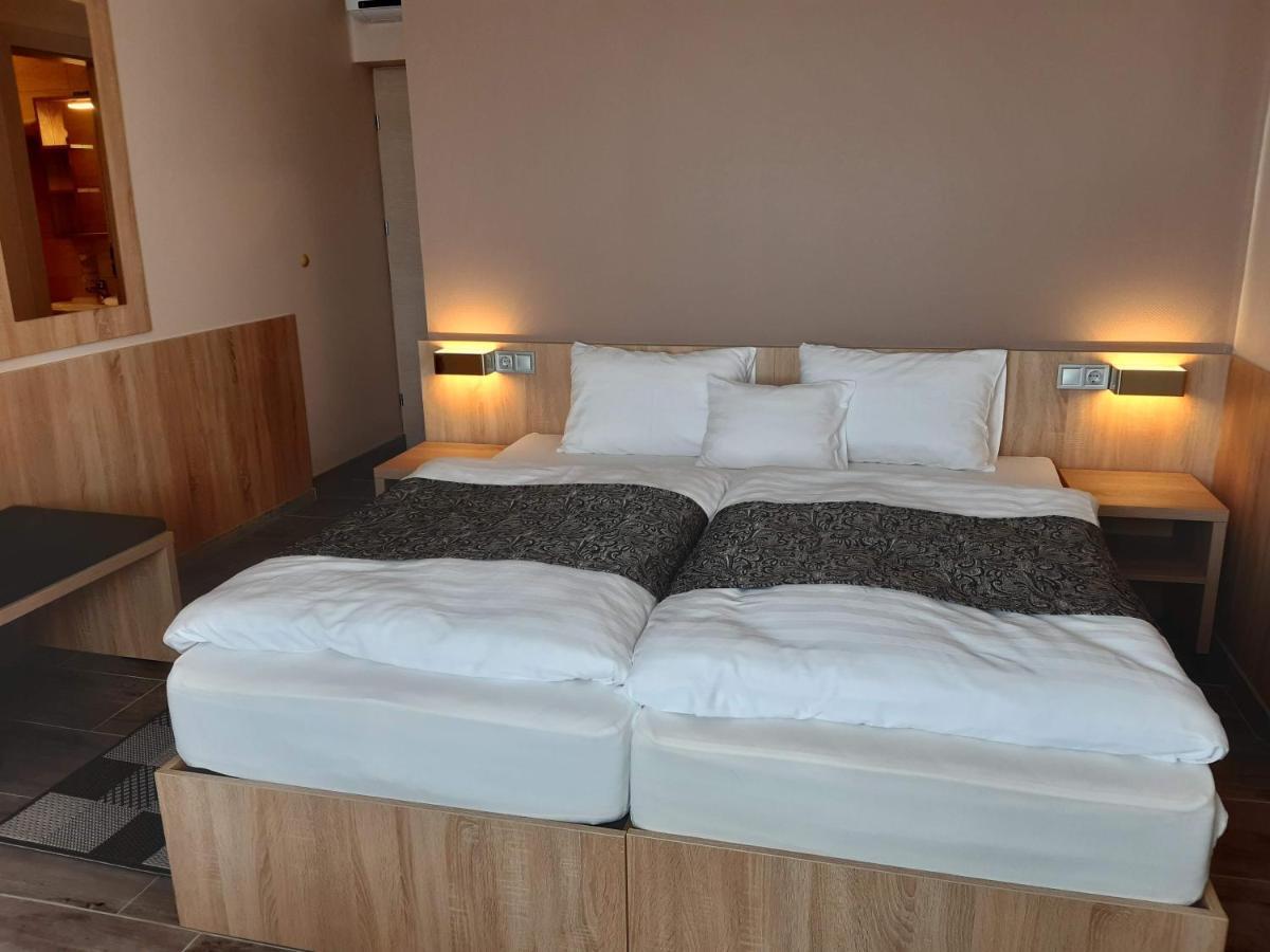 Katalin Motel & Etterem Berettyóújfalu Buitenkant foto