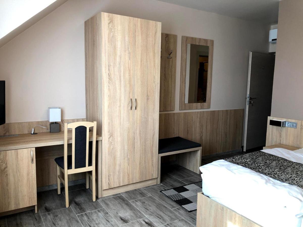 Katalin Motel & Etterem Berettyóújfalu Buitenkant foto