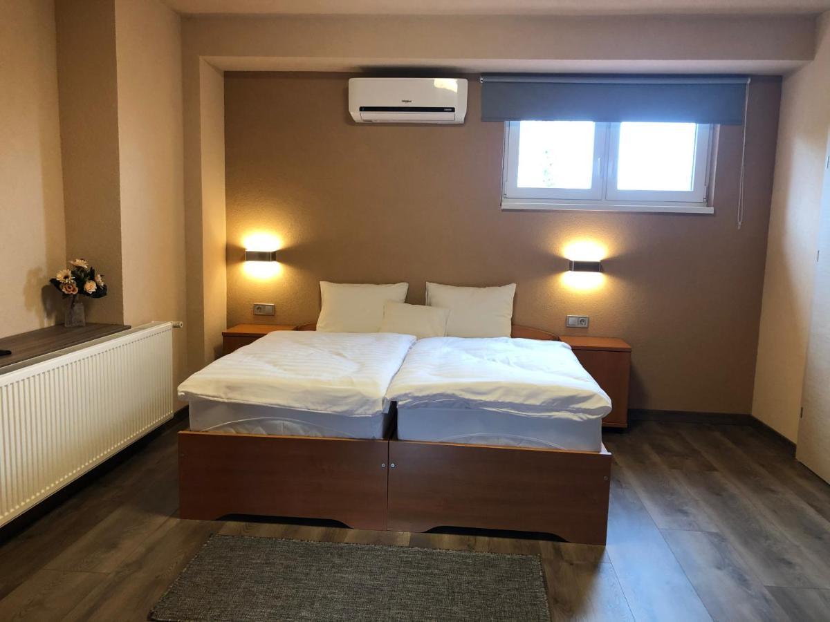 Katalin Motel & Etterem Berettyóújfalu Buitenkant foto