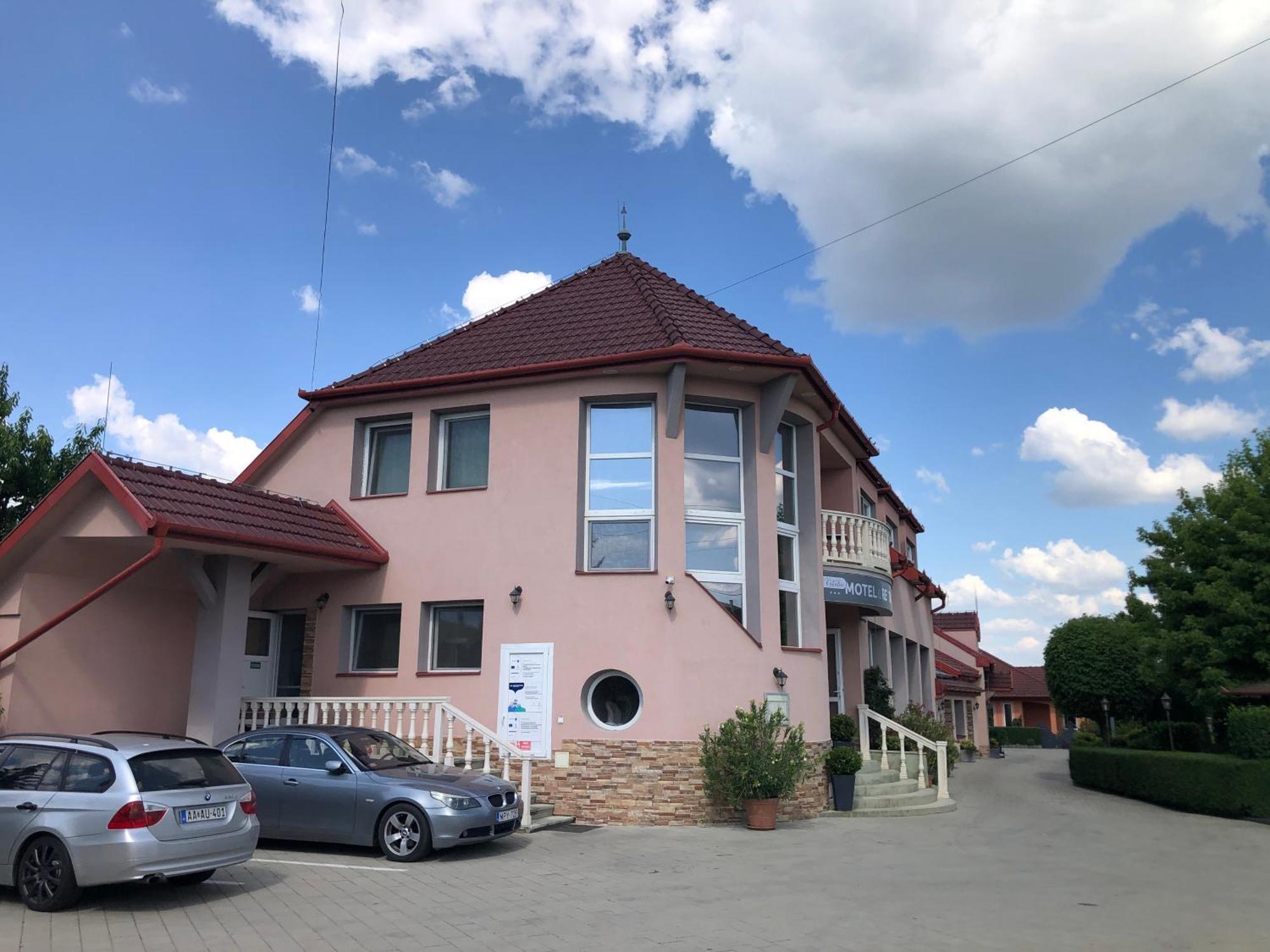 Katalin Motel & Etterem Berettyóújfalu Buitenkant foto