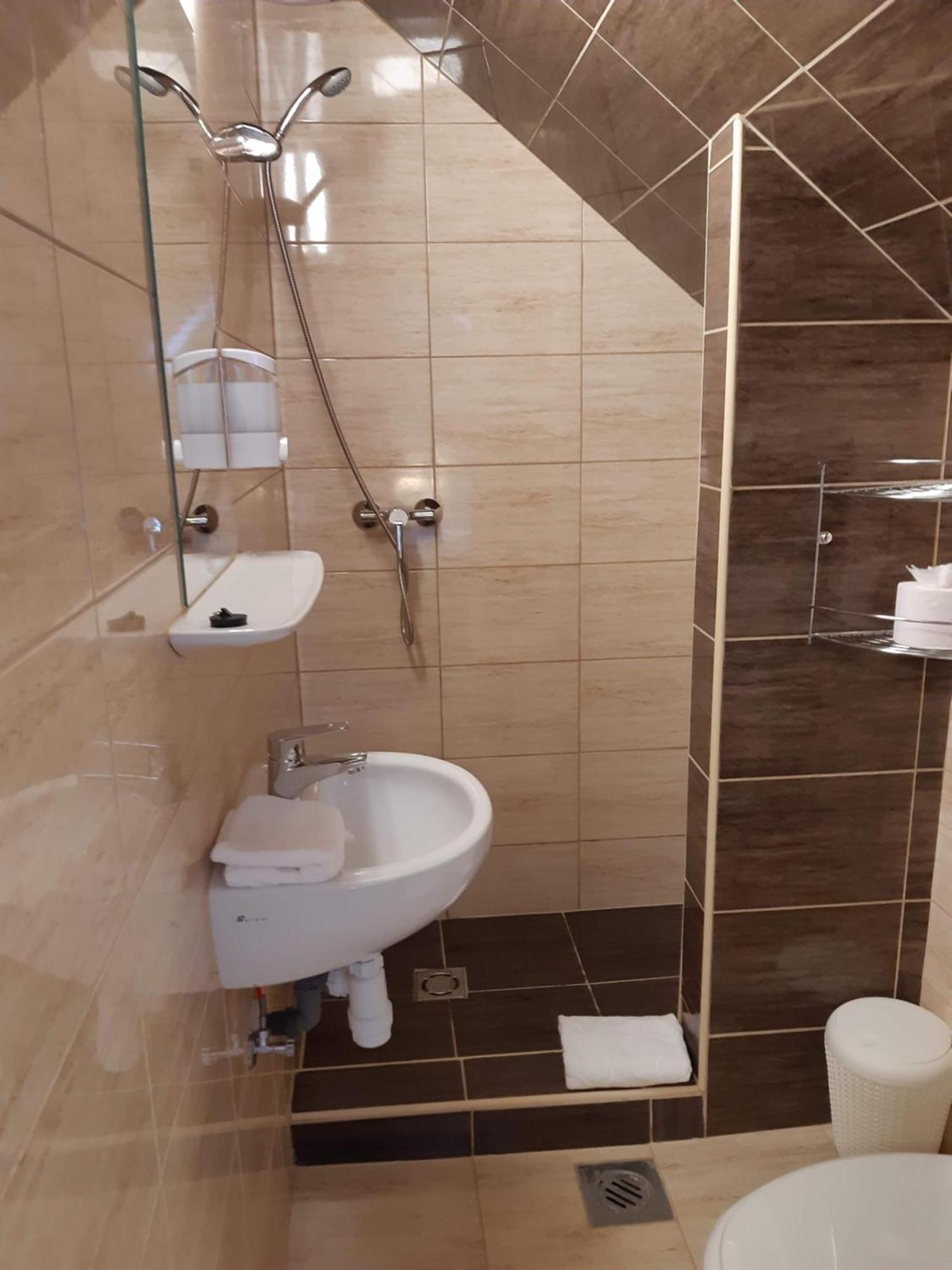 Katalin Motel & Etterem Berettyóújfalu Buitenkant foto