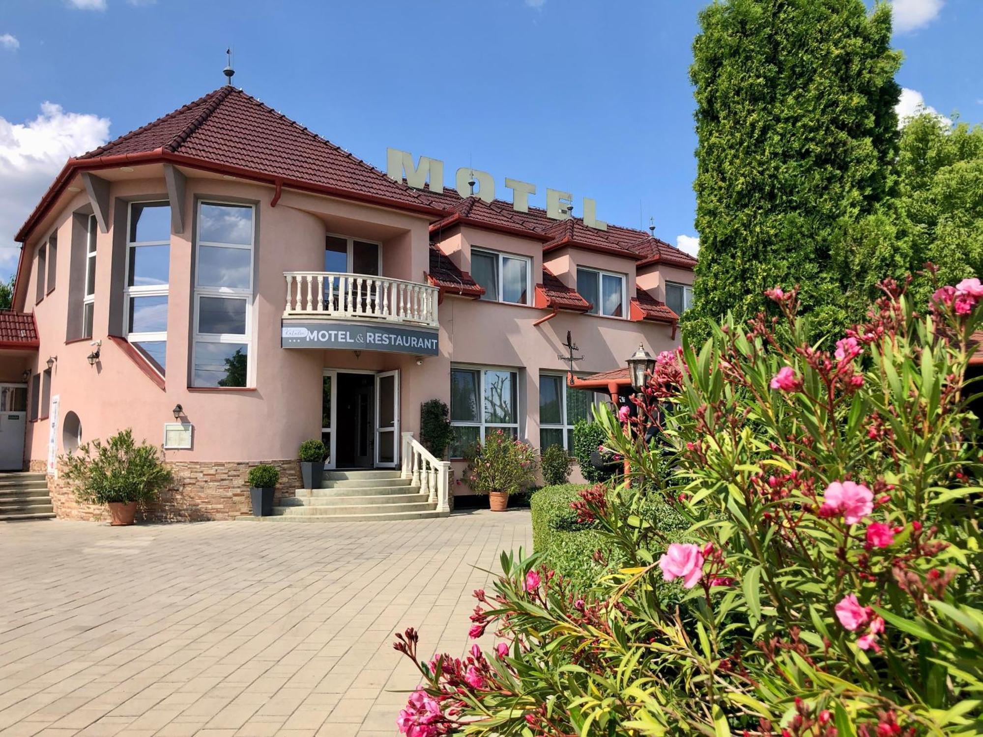 Katalin Motel & Etterem Berettyóújfalu Buitenkant foto
