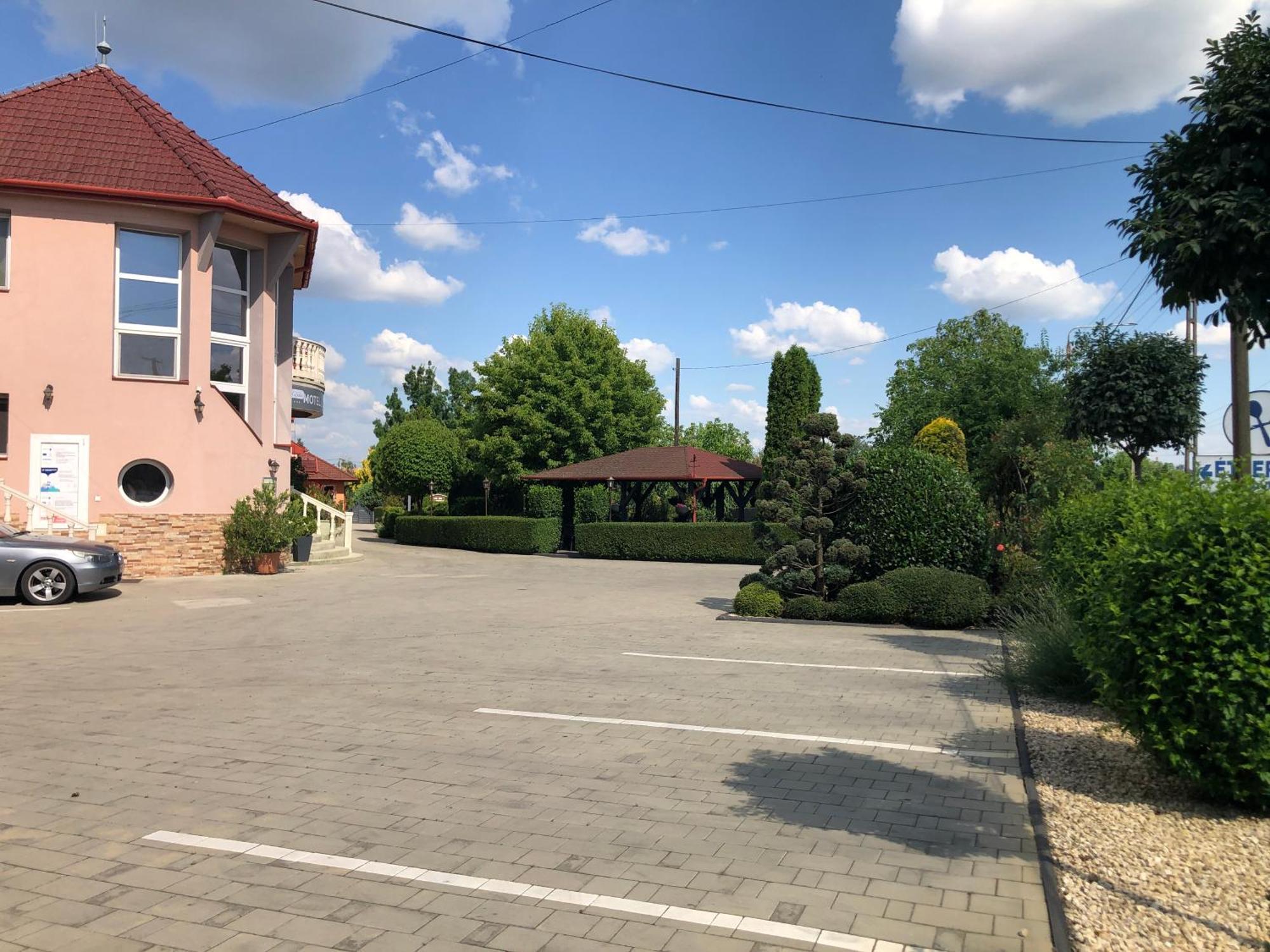 Katalin Motel & Etterem Berettyóújfalu Buitenkant foto