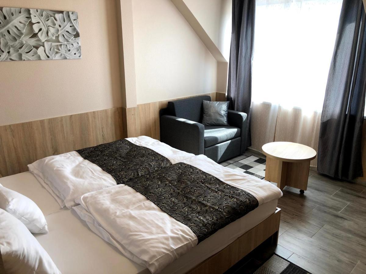 Katalin Motel & Etterem Berettyóújfalu Buitenkant foto